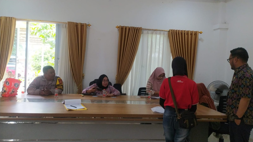 RINGANKAN BEBAN WARGA, BLT KESRA RESMI DISALURKAN DI DESA SINGA GEMBARA