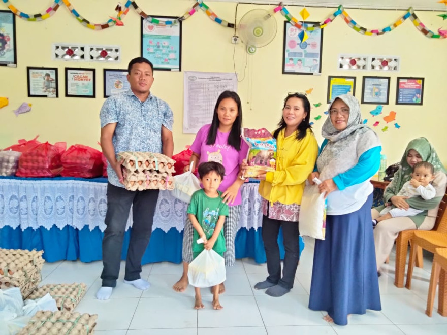 Penyaluran Tepat Sasaran: Perangkat Desa Pastikan Bantuan Sembako PT PAMA Tersalur ke Setiap Balita Stunting