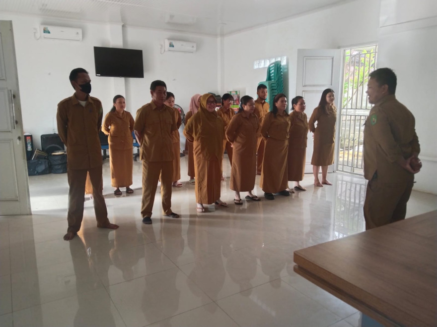 Kegiatan Rutin Mingguan Apel Pagi di Hari Senin, 08 Desember 2025